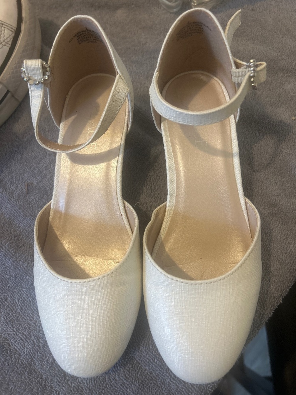 Little girl dress shoe from the children’s place